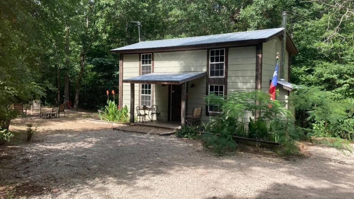 Lindale Cottage | Coyote Creek Loft Cabin with Wood Burning Stove, Firepit, Private Outdoor Area