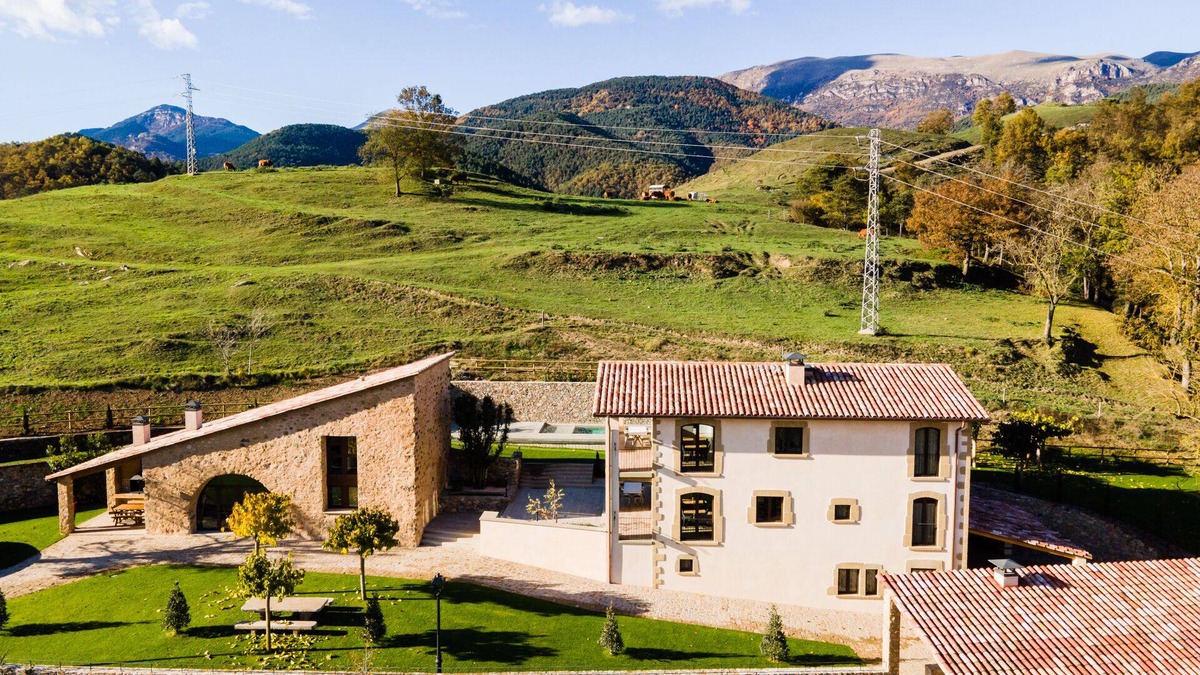 Sant Joan de Les Abadesses Ski Chalet | Cozy mountain house in the Pyrinees