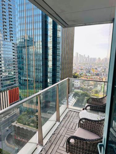 Bonifacio Global City Apartment | COZI 2 Bedroom Serene Uptown Condo Grand Hyatt BGC