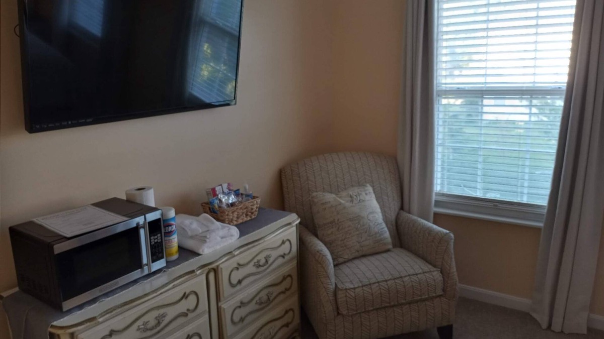 Mount Carmel Bed & Breakfast | Coziest Room in Town!