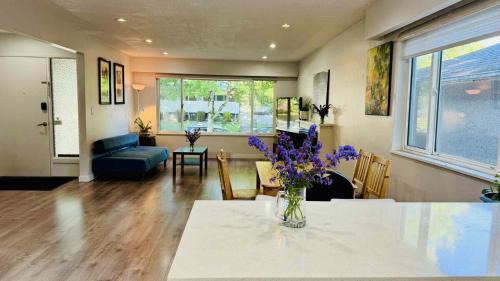East Side Apartment | Cozoro 3 BEDROOMS Centre Vancouver