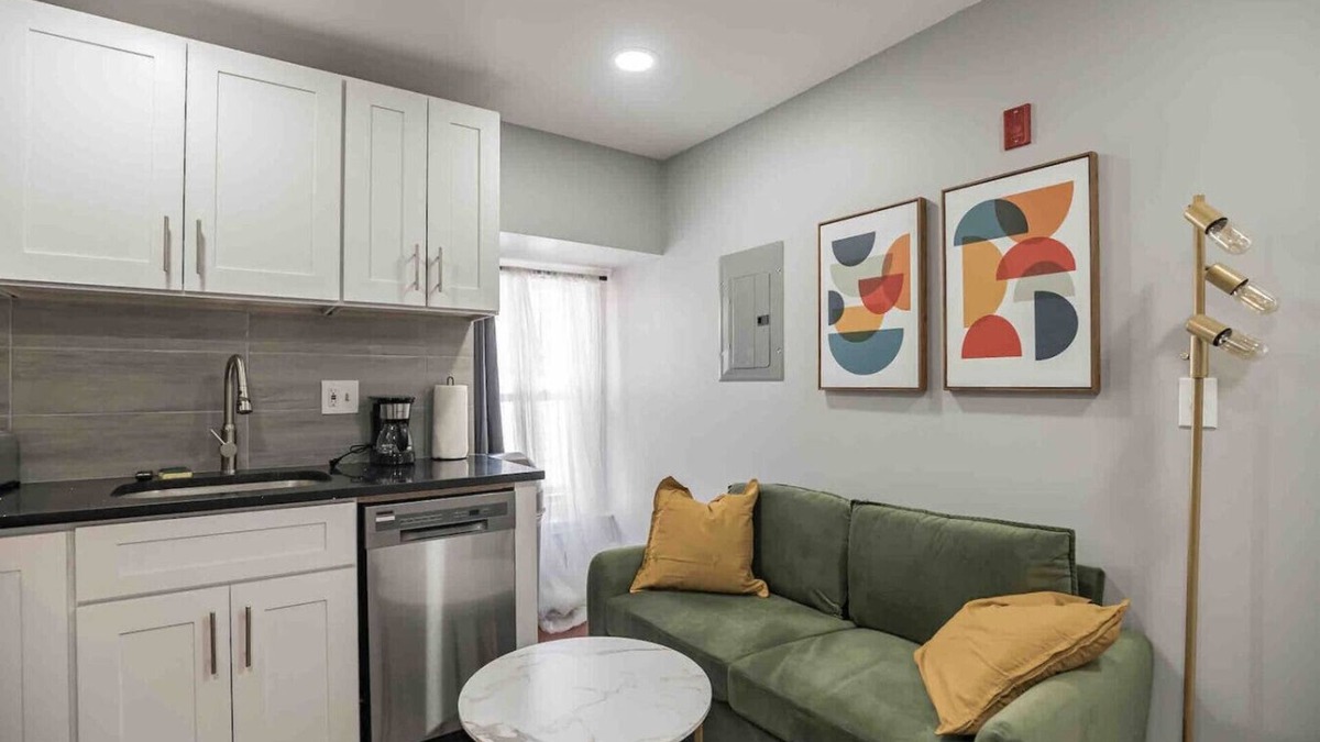 Center City West Apartment | Cozy 1/1 | Center City | Sleeps 4 | 2 Beds