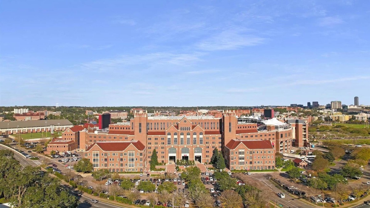 Tallahassee Condo | Cozy 1/1 Walking distance to Doak Campbell Stadium and campus
