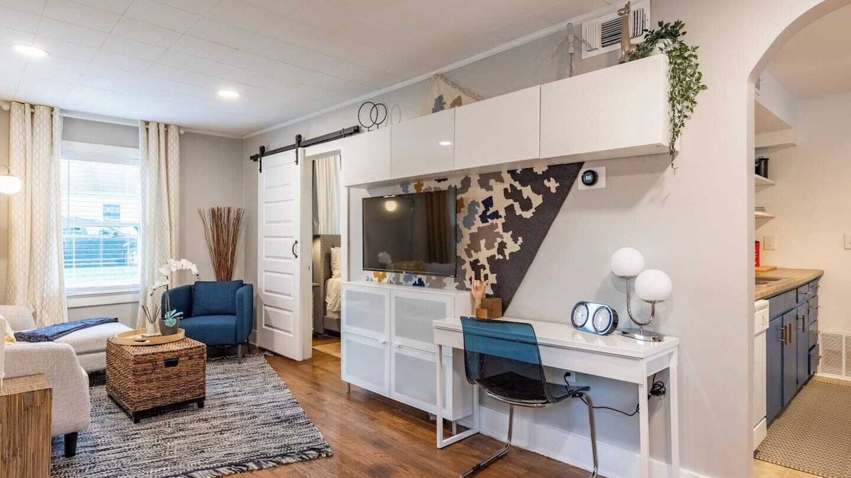 Rosedale House | Cozy 1-Bed with Gated Backyard, Near KU Med 22