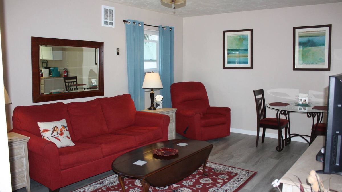 Nob Hill House | Cozy 1 Bedrm/1 Bth, Walk to Downtown, Pet Friendly, Fenced yard, Covered Patio