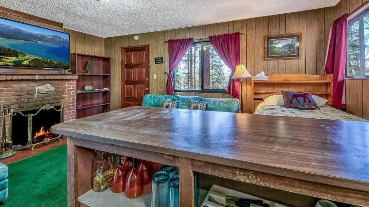 Zephyr Cove Ski Chalet | Cozy 1-Bedroom 4 plex Chalet with Fireplace & Kitchenette. NO PETS.