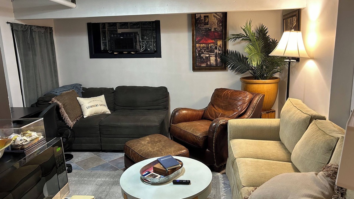 Downers Grove Apartment | Cozy 1-bedroom apartment just 6 minutes drive to Morton Arboretum