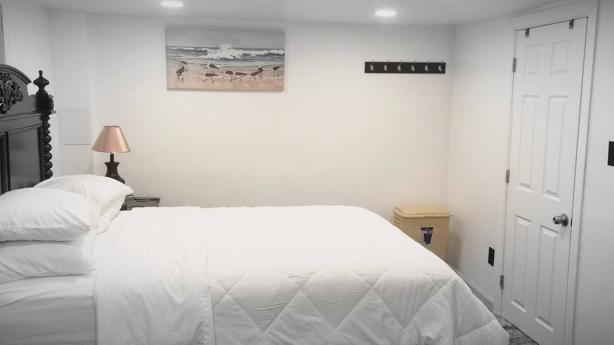 Stockade Historic District Apartment | Cozy 1-bedroom apartment in charming Schenectady just renewed has AC HEAT WIFI