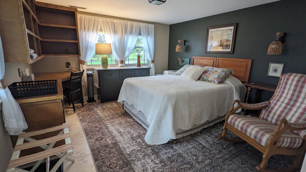 Springfield Apartment | Cozy 1-bedroom apartment with WiFi, AC in enjoyable Springfield