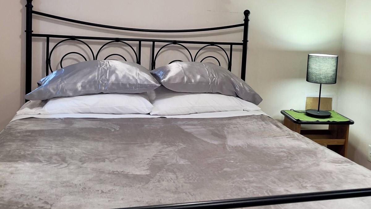 Upper Brookville Apartment | Cozy 1-bedroom apartment with AC, WiFi