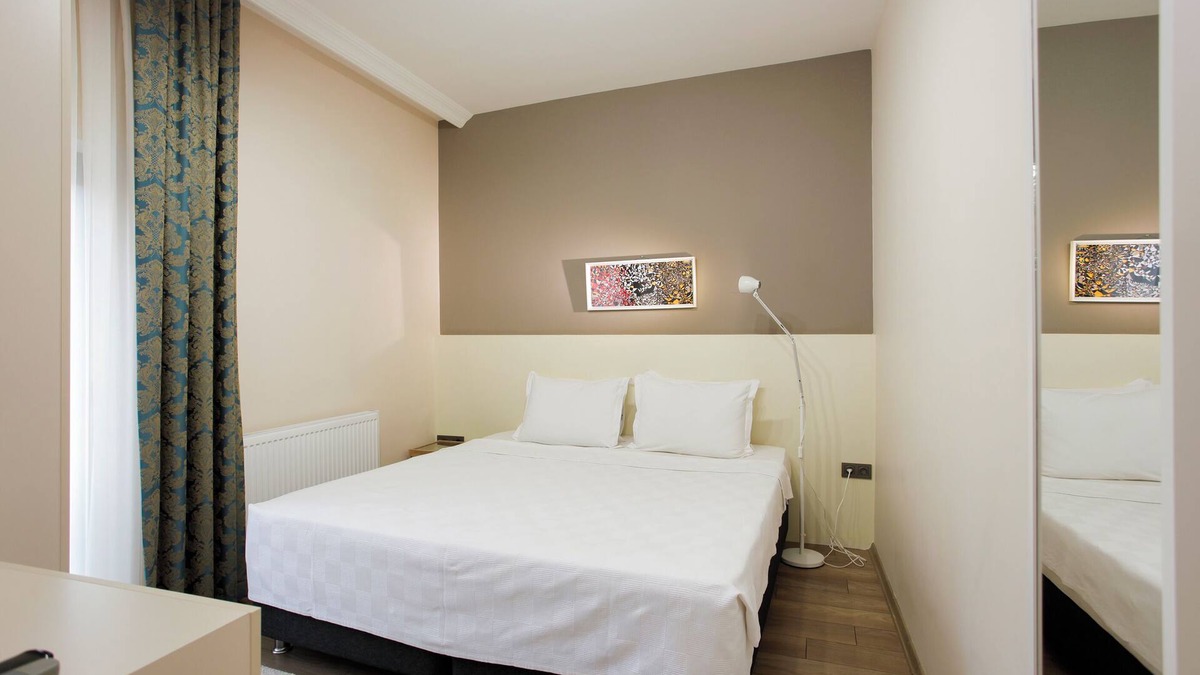 Pera Apartment | Cozy 1-bedroom apartment with WiFi, AC in beautiful Istanbul