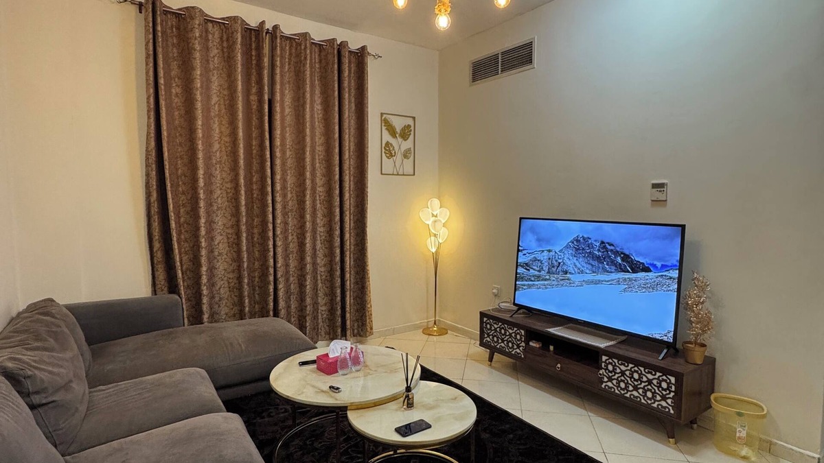 Al Sharq Apartment | Cozy 1-bedroom apartment in lovely Sharjah with WiFi, AC