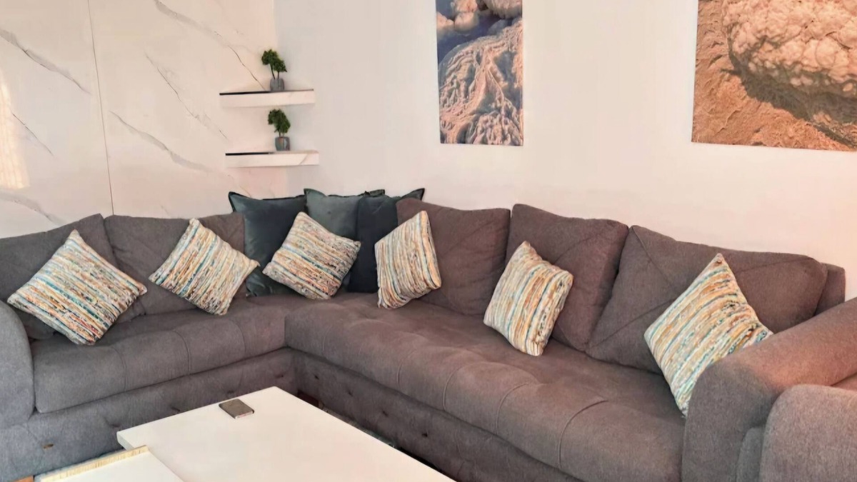 Sweimeh Apartment | Cozy 1-bedroom apartment with WiFi, AC in awesome Swemeh