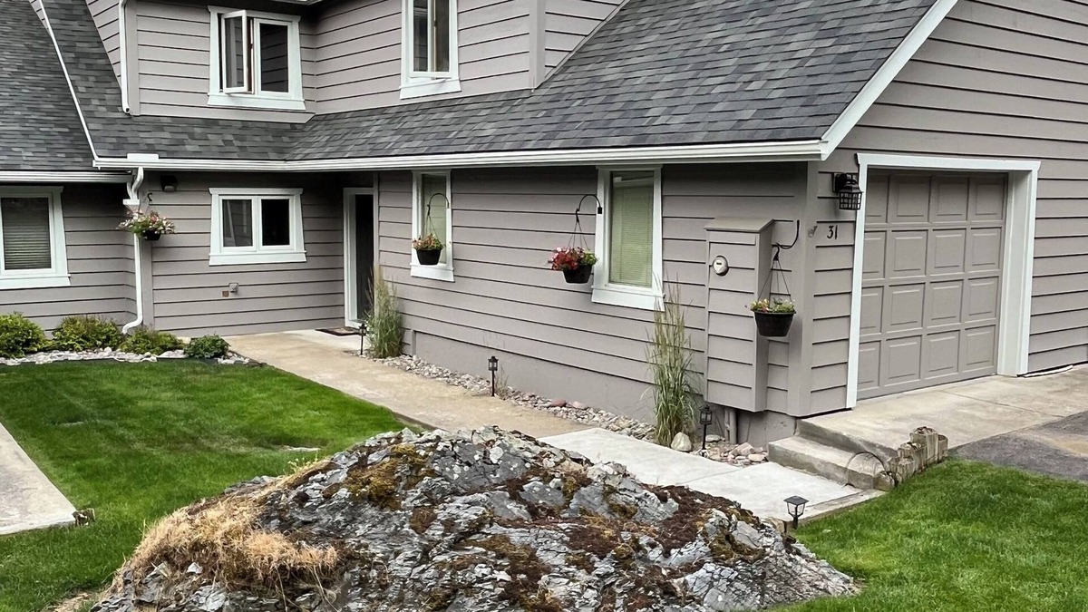 Bigfork Apartment | Cozy 1-bedroom apartment in tranquil Bigfork with WiFi