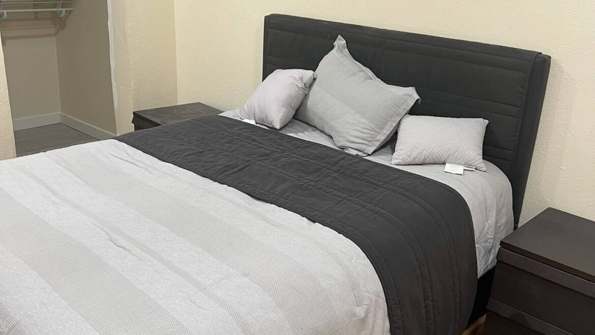 Edmonds Apartment | Cozy 1-bedroom apartment in nice Edmonds with AC and heat