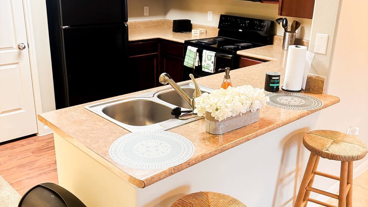 Barker Apartment | Cozy 1-Bedroom Apartment In Houston with AC, Fitness Room, WiFi, & More.