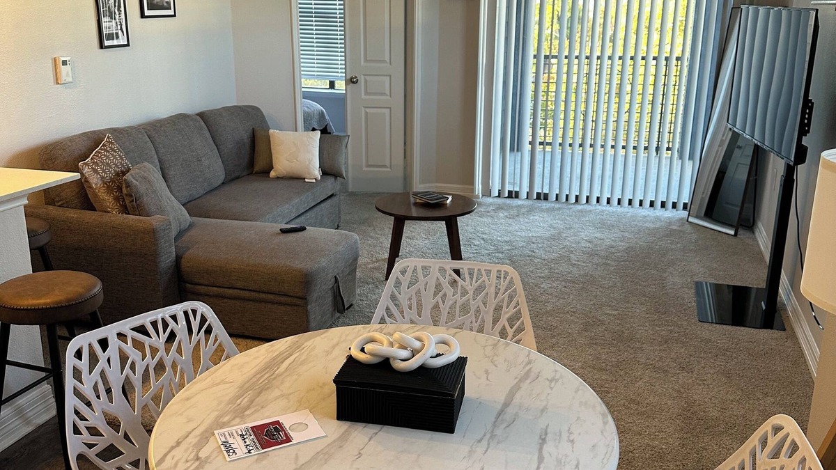 Braeswood Place Apartment | Cozy 1-bedroom apartment with AC, fitness room in charming Houston