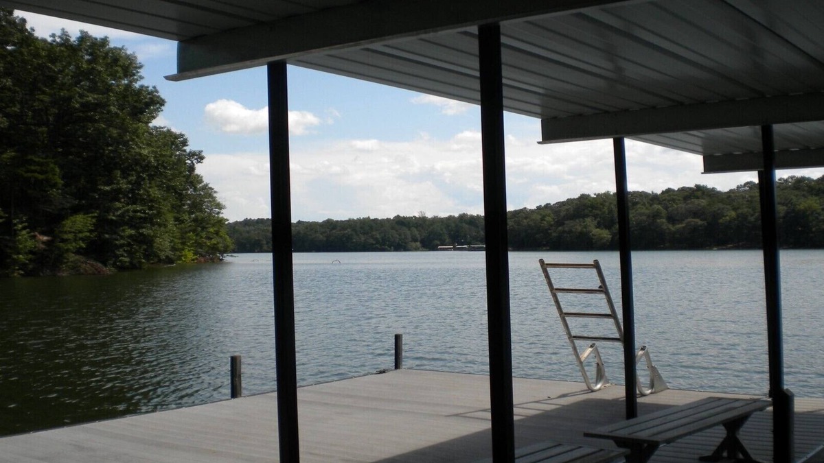 Gumlog Apartment | COZY 1 BEDROOM APARTMENT ON LAKE HARTWELL WITH DOCK/300 YARDS TO TUGALOO ST PARK
