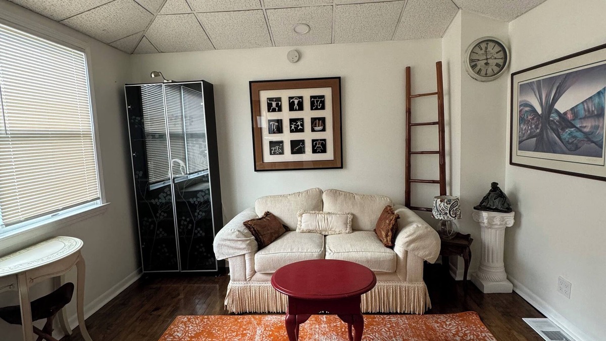 Whiting Apartment | Cozy 1-bedroom apartment with WiFi, minutes from lovely Whiting downtown