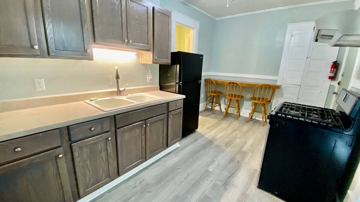 Erie Apartment | Cozy 1-bedroom apartment in wonderful Erie with WiFi
