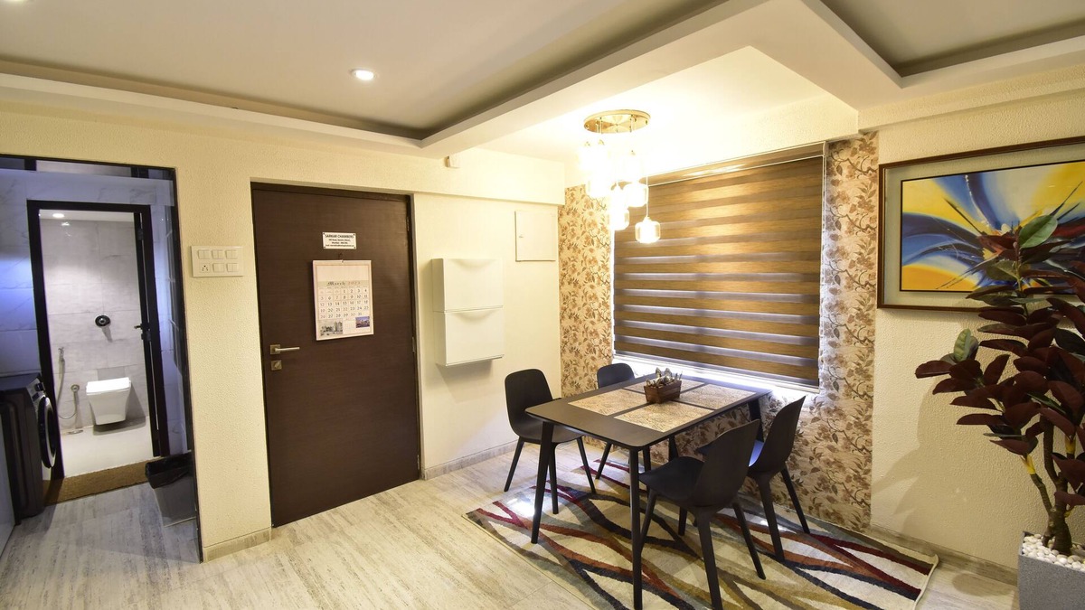 Bandra West Apartment | Cozy 1-bedroom apartment in amazing Mumbai with AC, WiFi
