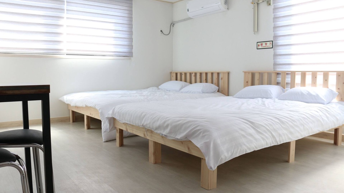 Sindang-dong Apartment | Cozy 1-bedroom apartment in wonderful Seoul with AC, WiFi near Metro and Mall