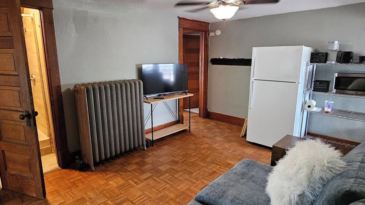 Dundee-Happy Hollow Historic District Apartment | Cozy 1-bedroom apartment in Historic Dundee with WiFi, AC, & off street parking