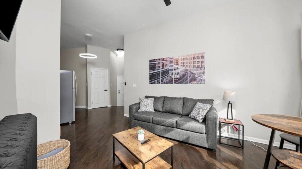 Logan Square Apartment | Cozy 1 Bedroom Apt near Logan Sq Chicago