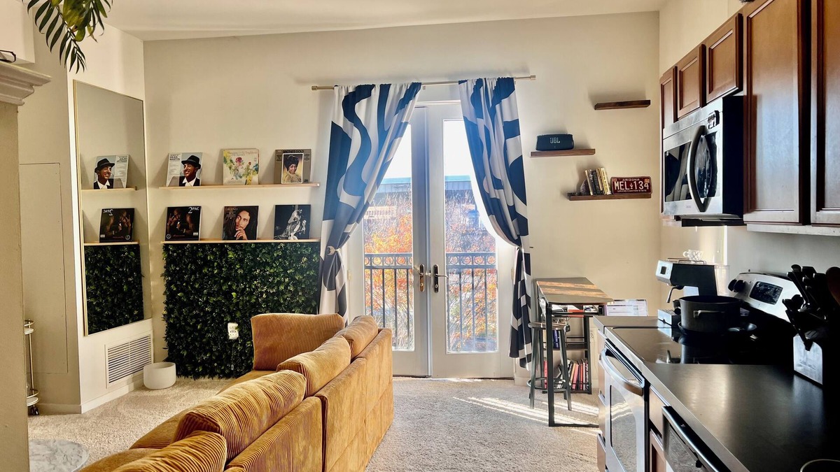 Riverfront Apartment | Cozy 1-bedroom apt on the beautiful Wilmington Riverfront with fitness room
