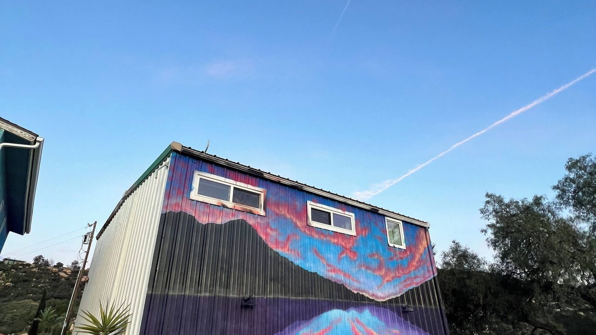 Rainbow CDP Apartment | Cozy 1-bedroom artistic loft apartment in peaceful Fallbrook with hi -speed WiFi