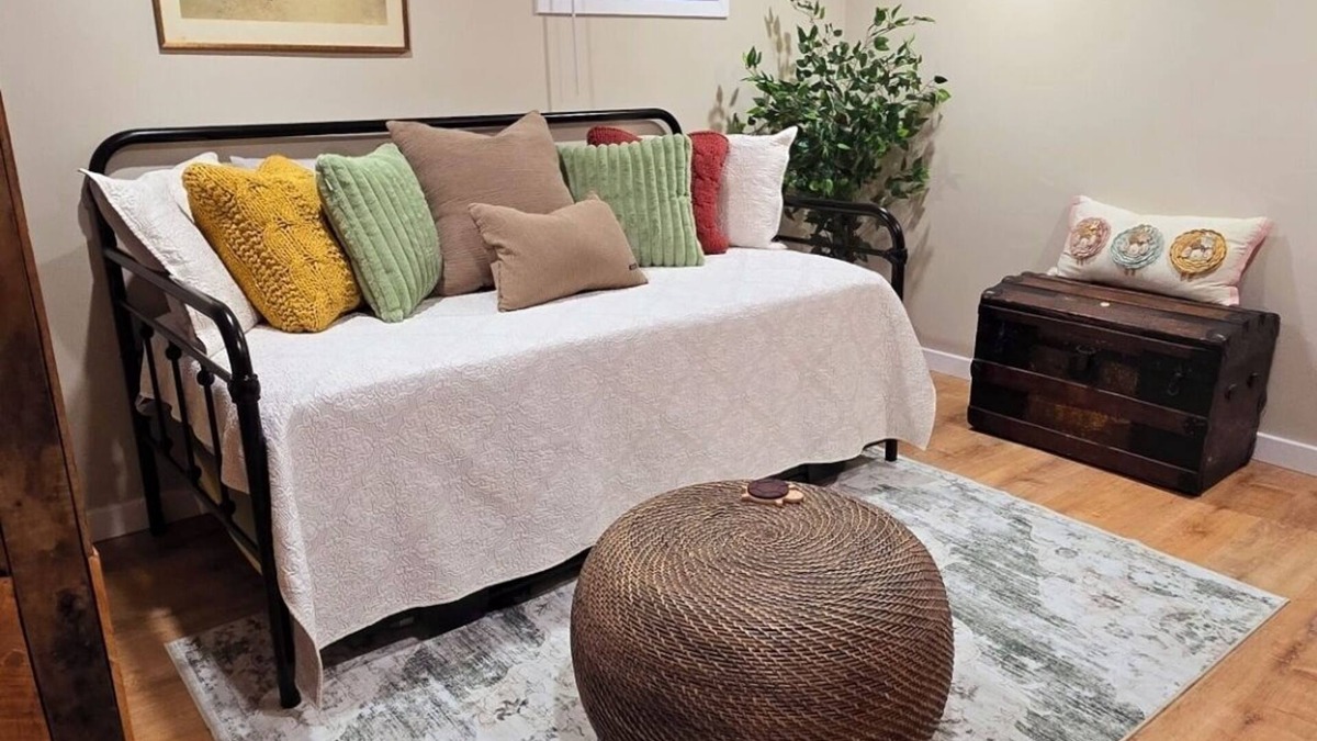 Salem Apartment | Cozy 1 bedroom basemant apt with private entrance and AC in the heart of Salem