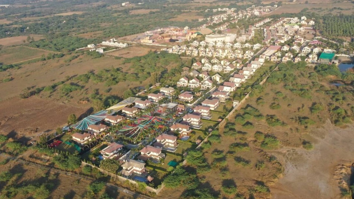 Navsari House | Cozy 1-bedroom bungalow with AC and fitness room in lovely UBHARAT