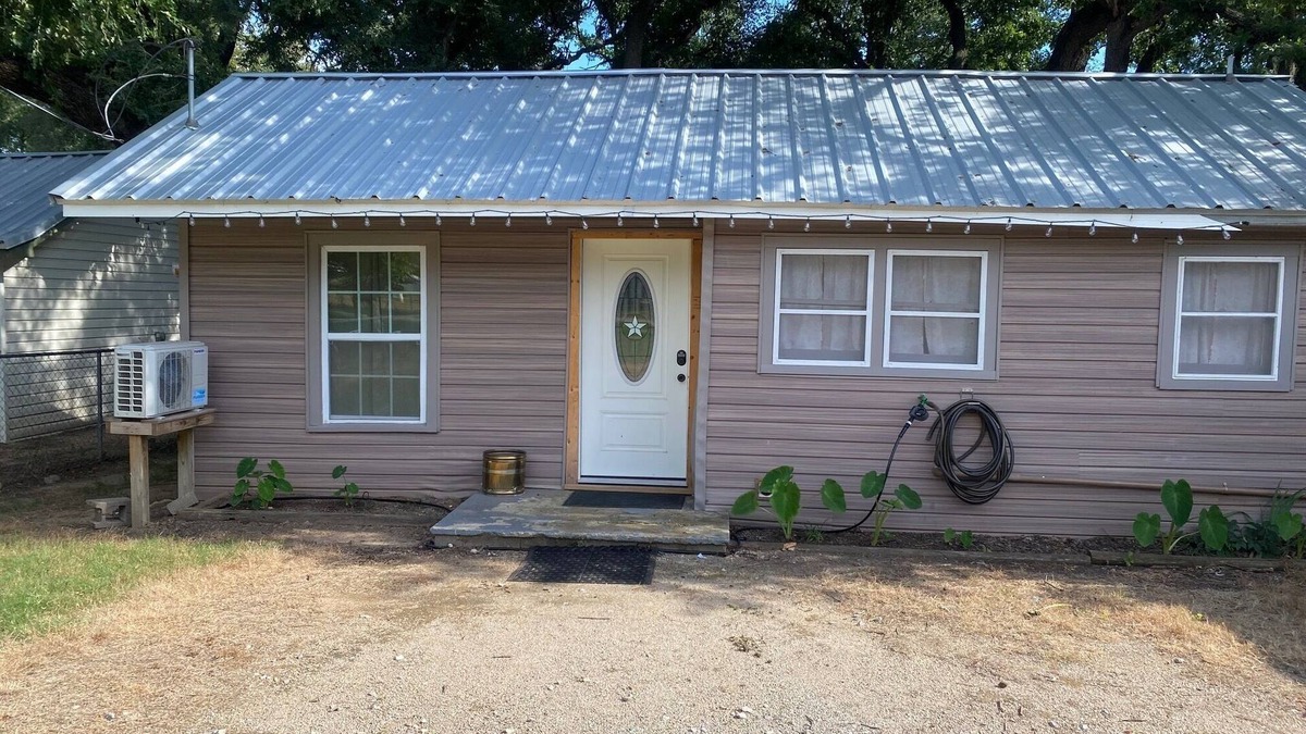 Newark Cabin | Cozy 1-bedroom cabin with AC, WiFi in lovely Eagle mountain Lake,Newark Texas
