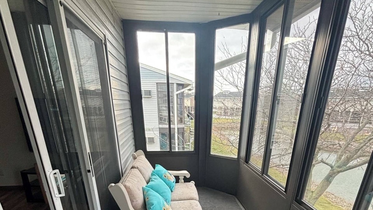 Oak Harbor Condo | Cozy 1-bedroom condo in wonderful Oak Harbor with AC, WiFi 30” boat dock