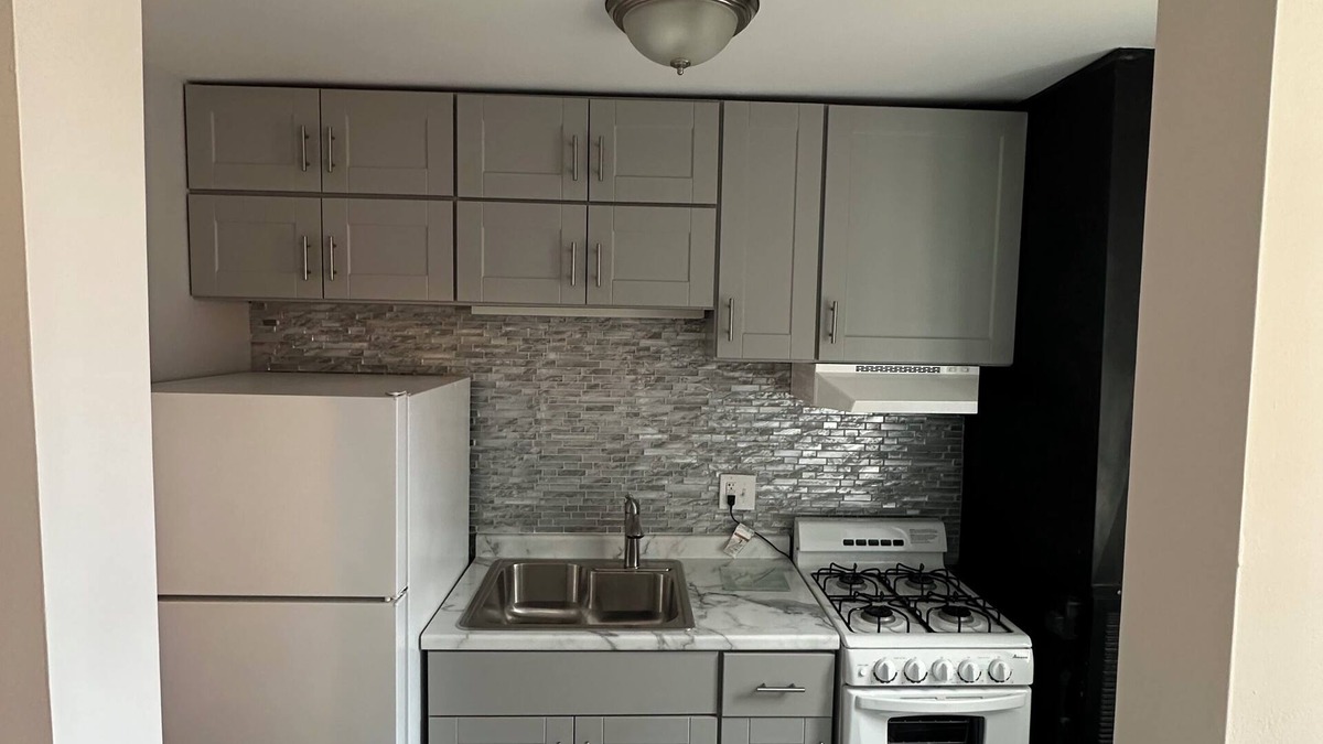 McKnight Condo | Cozy 1-Bedroom condo Fully Furnished with WiFi and AC in beautiful Pittsburgh