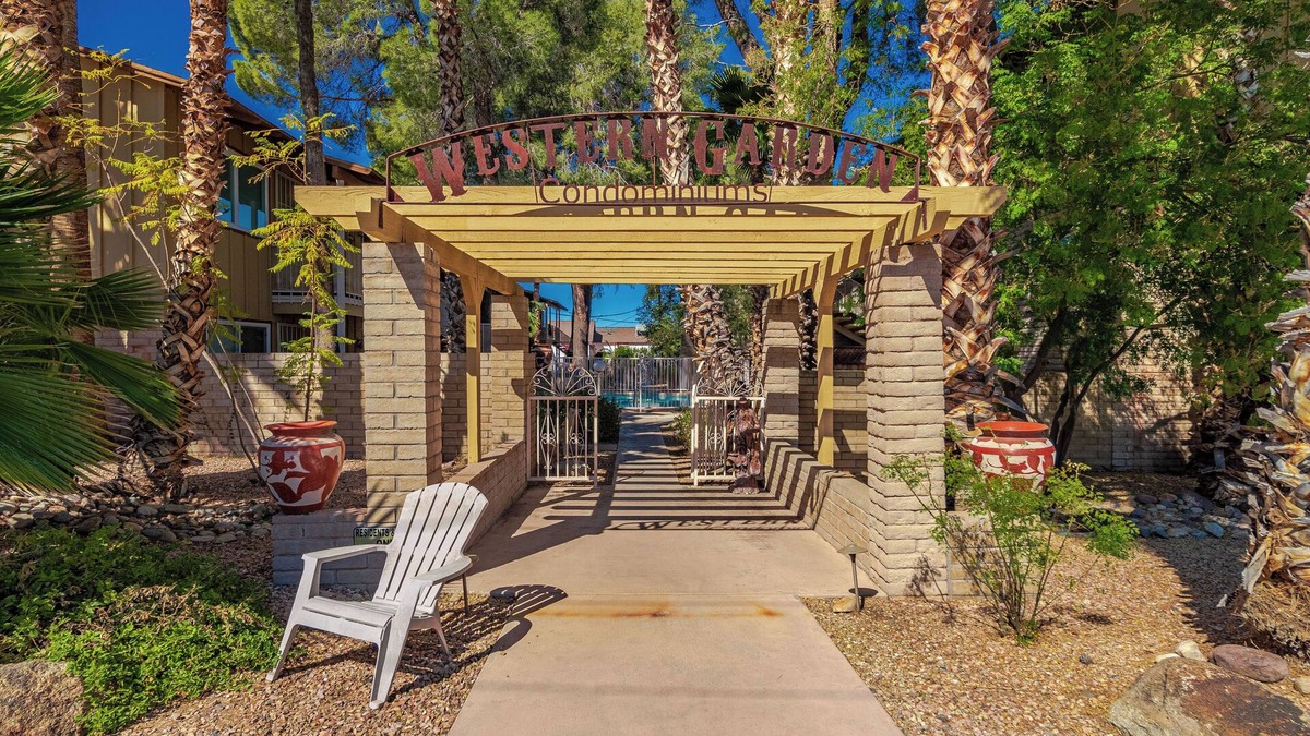 Collins Condo | Cozy 1-bedroom condo with a pool located in Downtown Wickenburg