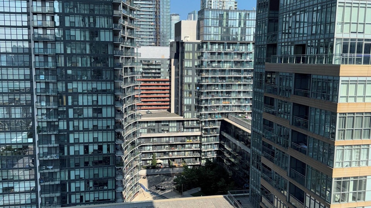 Wellington Place Condo | Cozy 1-bedroom condo with WiFi, fitness room in brilliant Toronto