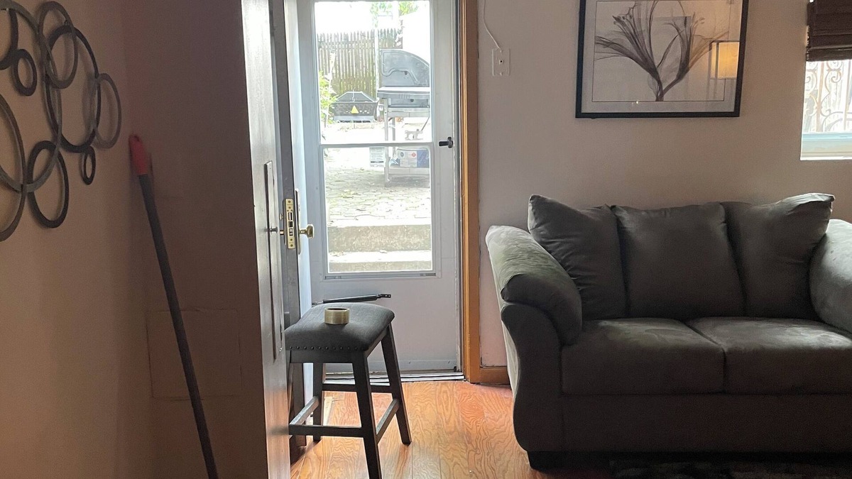 Pelham Gardens Apartment | Cozy 1 Bedroom, Ground Floor Apartment in the Northeast Bronx