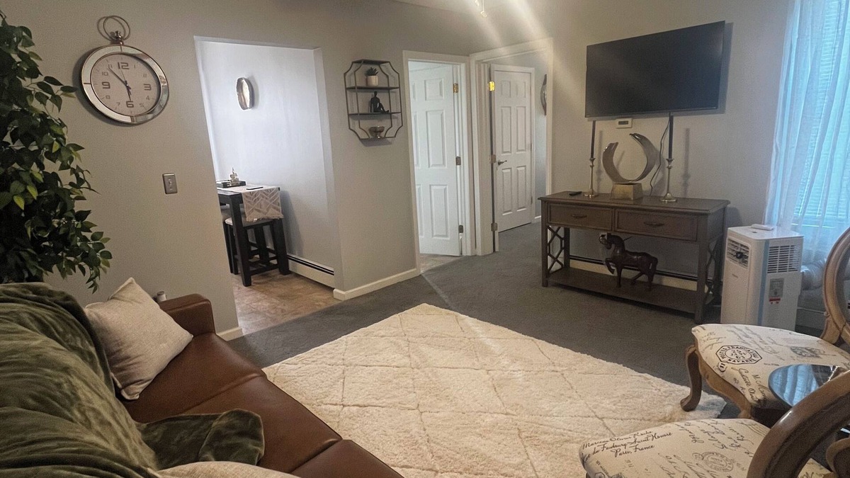 East Hartford House | Cozy 1-bedroom house in welcoming East Hartford with AC, WiFi and much more.