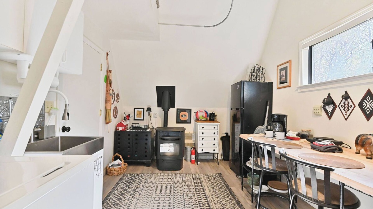 Hathaway Pines Apartment | Cozy 1-bedroom Loft Apartment in Stanislaus National Forest by Historic Murphys