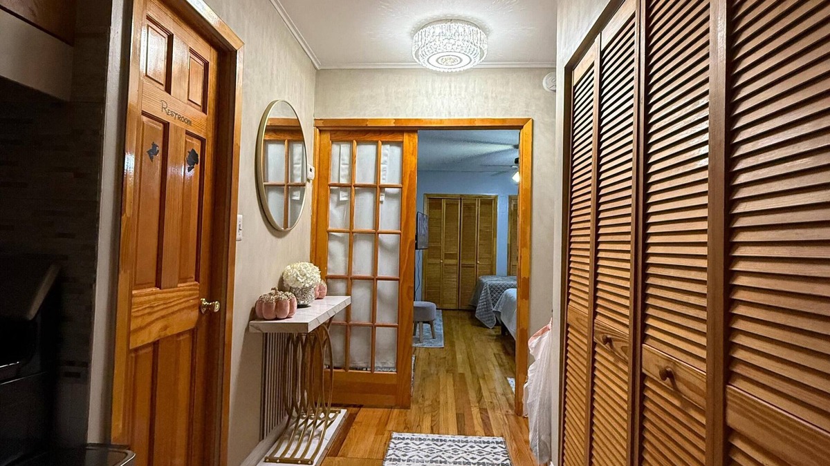 Country Club Apartment | Cozy 1-bedroom lower level apartment with WiFi, AC in charming The Bronx