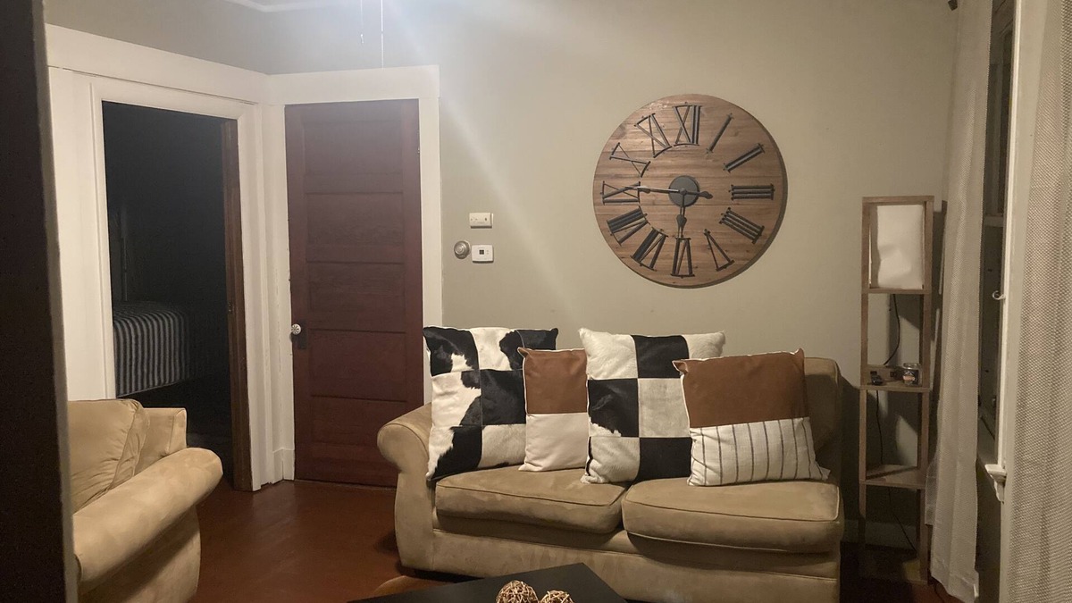 New Haven Apartment | Cozy 1 Bedroom, minutes from YALE & QUINNIPIAC