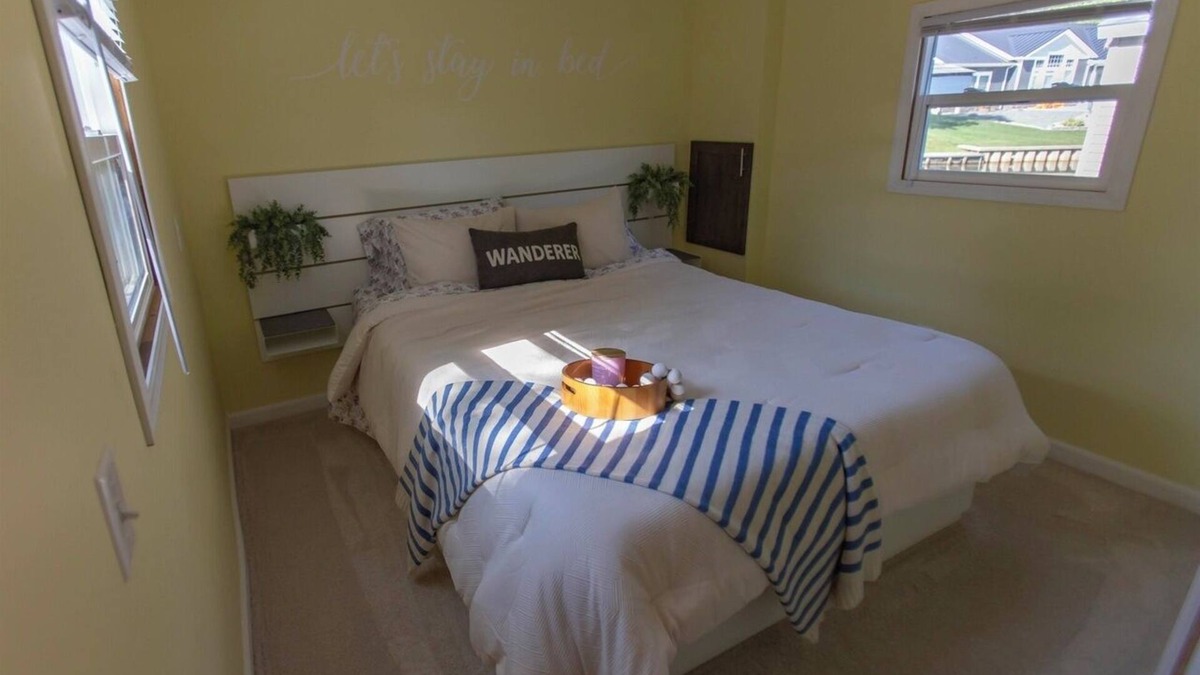 Angola House | Cozy 1-bedroom mobile home on the beautiful Crooked lake