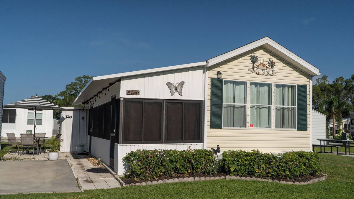 Braden River House | Cozy 1-bedroom mobile home with AC, WiFi in welcoming Sarasota at Sun Outdoors