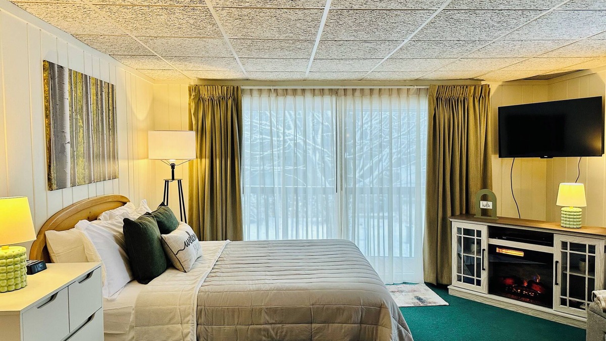 Bellaire Apartment | Cozy 1-bedroom studio in Bellaire-Skiing, Tubing, Golf, Lakes!nn