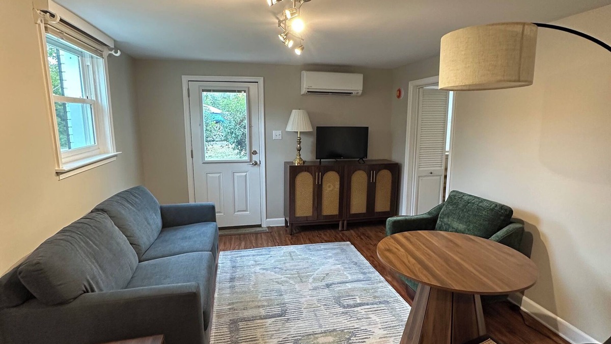 Belmont Apartment | Cozy 1-bedroom apartment in charming Charlottesville with AC, laundry, and wifi