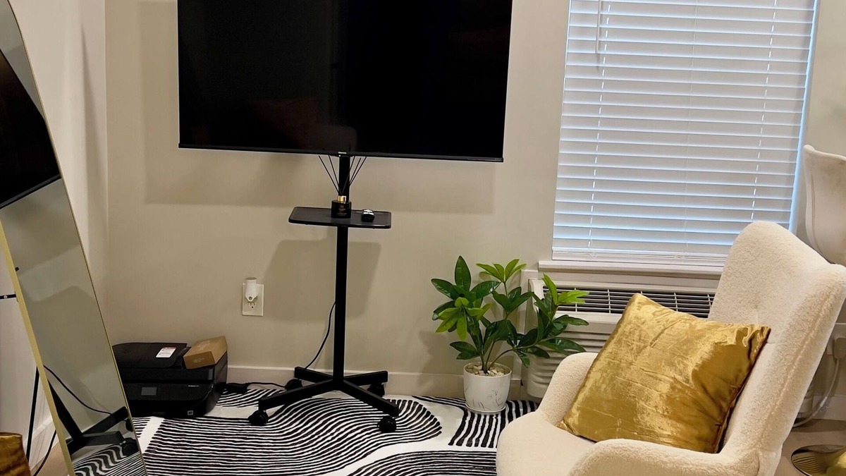 Medical District Apartment | Cozy 1-bedroom with AC and WiFi in amazing Memphis downtown apartment.n