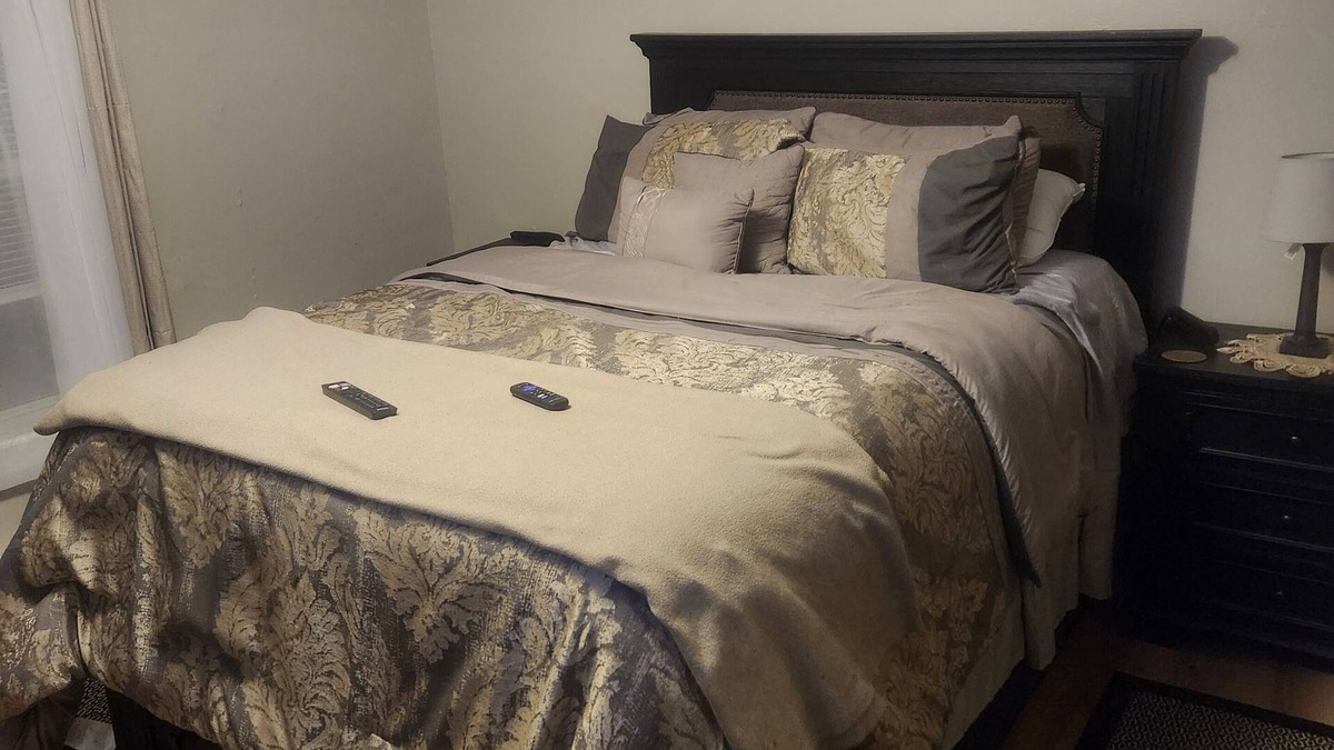 Westside Norwich Apartment | Cozy 1-bedroom with AC and WiFi in nice Norwich