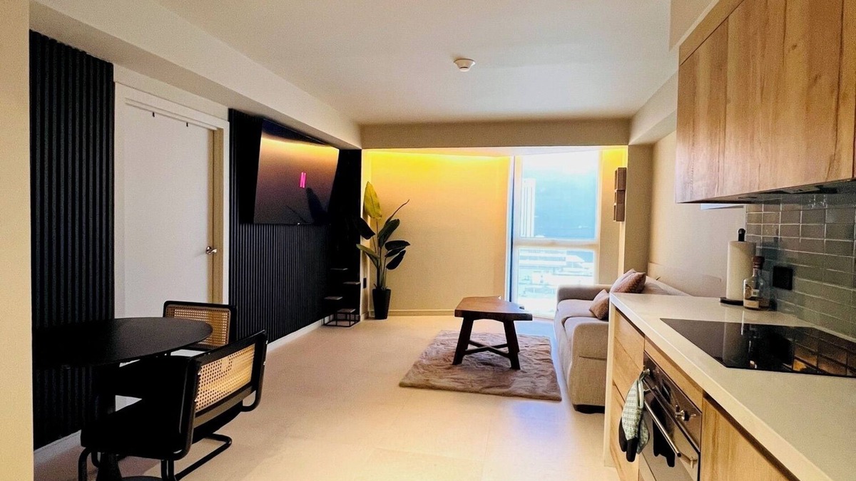 Kingston Apartment | Cozy 1-bedroom with WiFi, fitness room and pool in charming Kingston