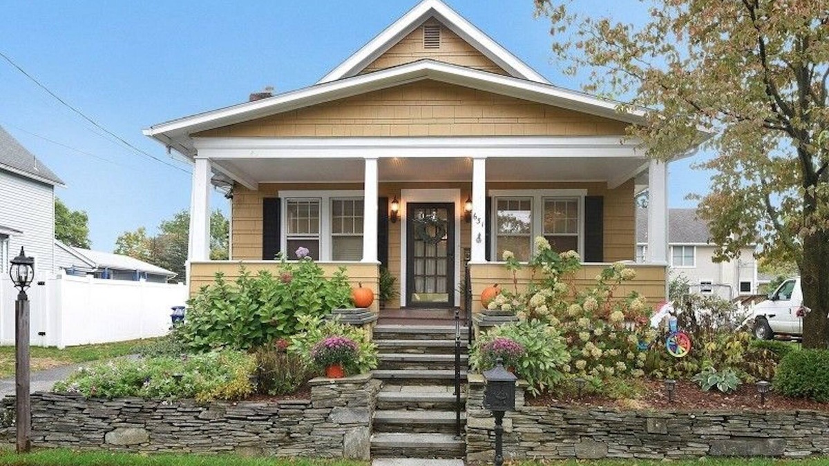 Westwood House | Cozy 1 BR and Bathroom Share in 3BR House In Westwood- Female Only